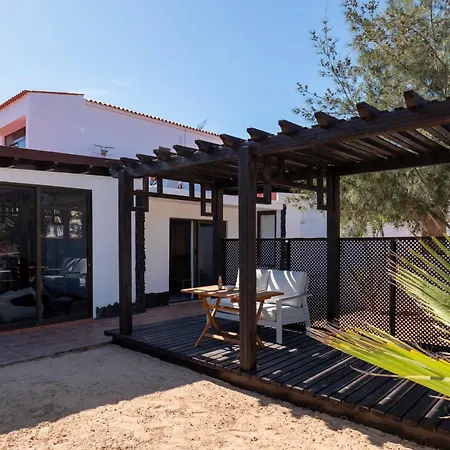 بيت للعطل Waves & Dreams كوستا كالما